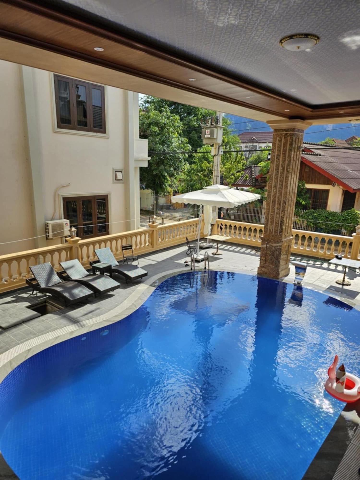 Sky Hotel Vangviang Kültér fotó