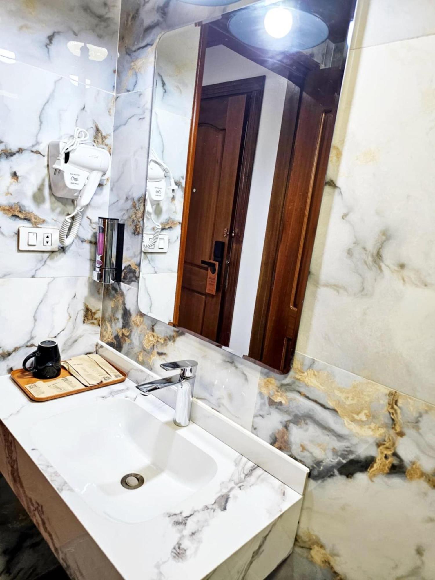 Sky Hotel Vangviang Kültér fotó