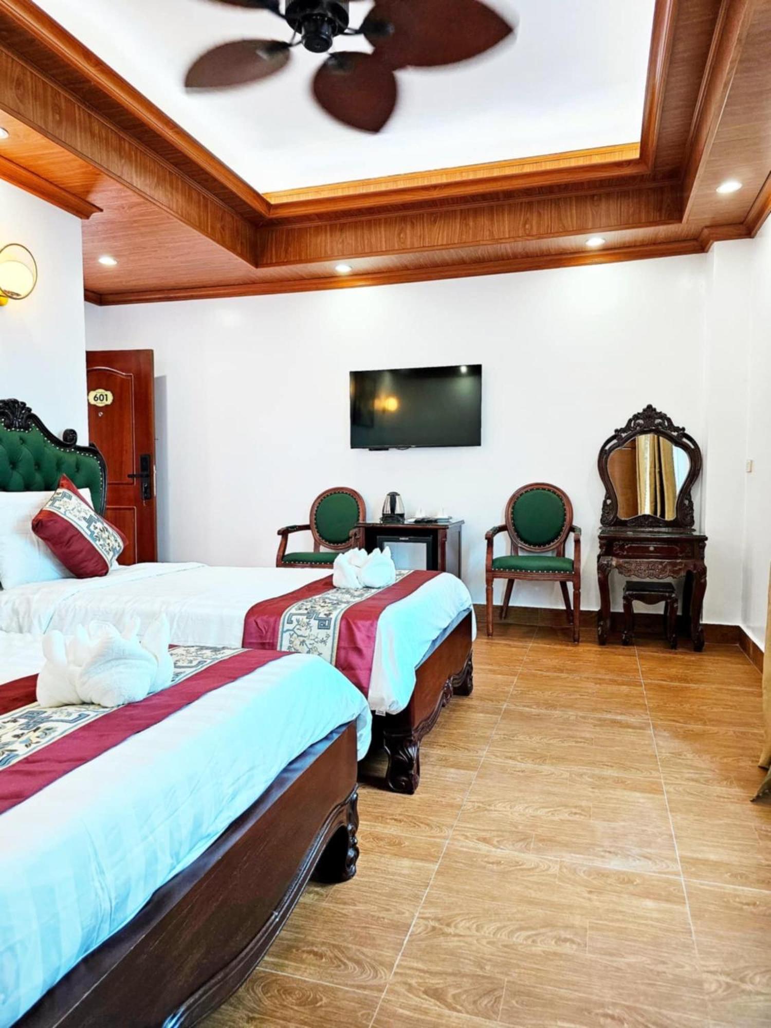 Sky Hotel Vangviang Kültér fotó