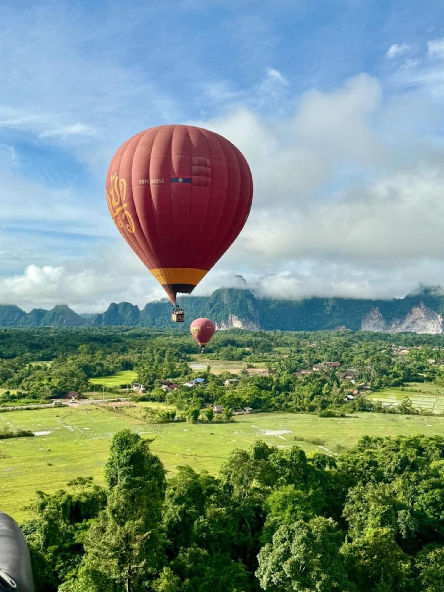 Sky Hotel Vangviang Kültér fotó