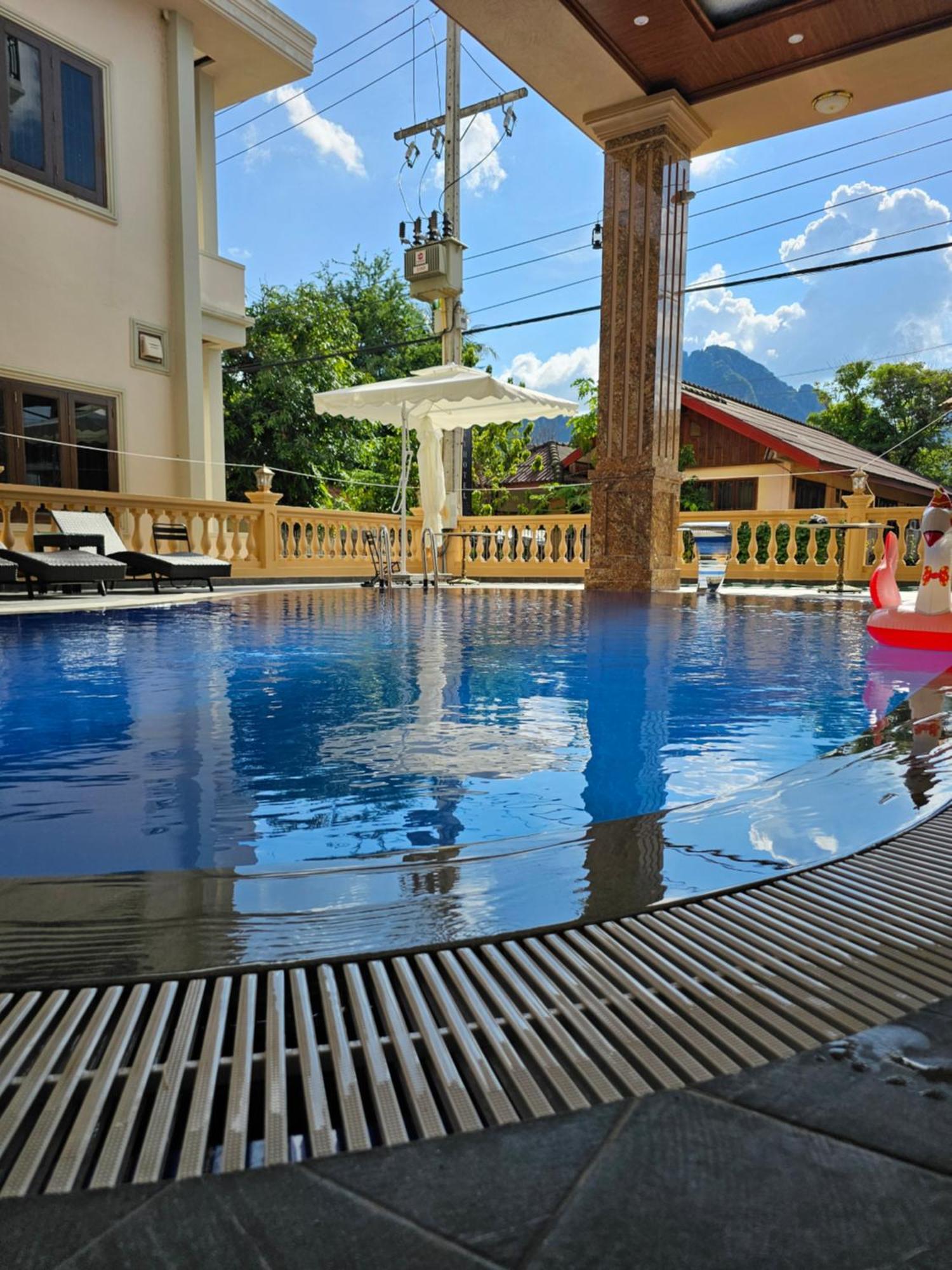 Sky Hotel Vangviang Kültér fotó