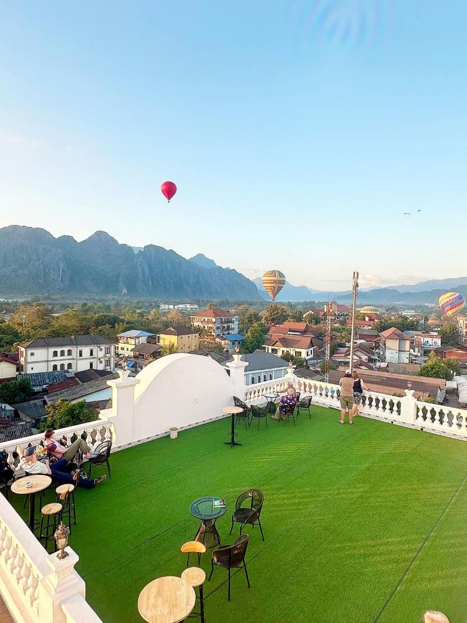 Sky Hotel Vangviang Kültér fotó